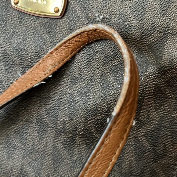 Michael Kors shoulder bag in GUC. - Picture 6 of 7